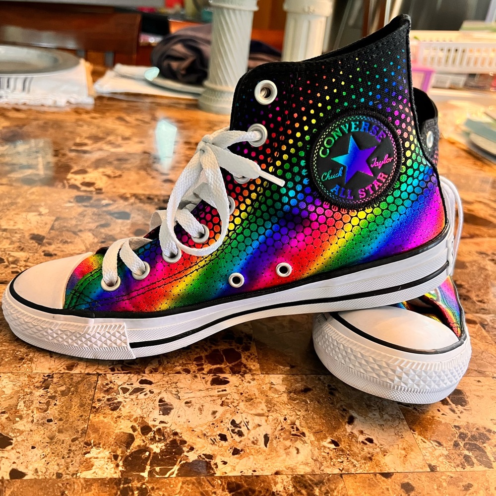 Converse high tops woman’s size 9. Worn 1 time indoors. In perfect condition